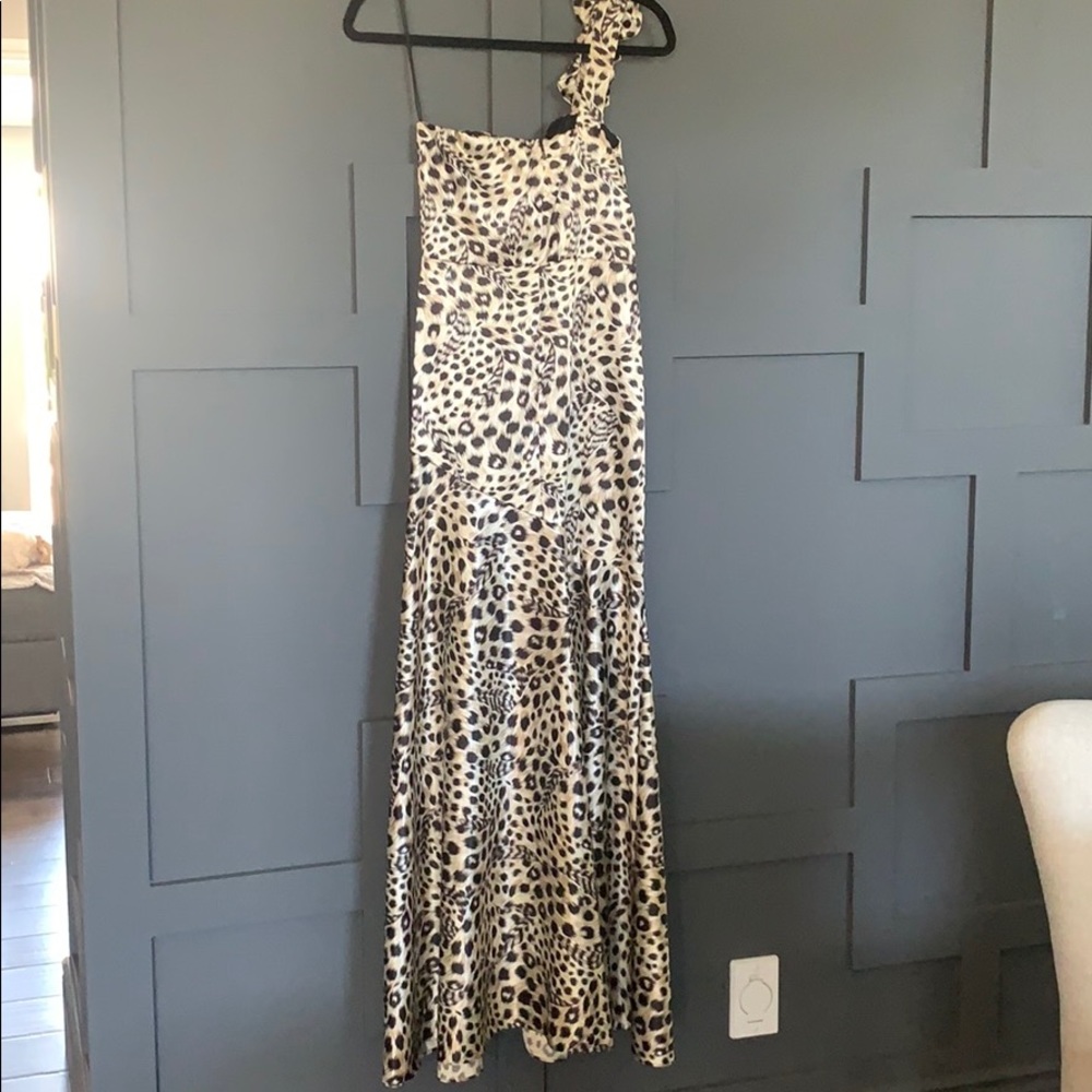 One shoulder gown - Picture 2 of 6